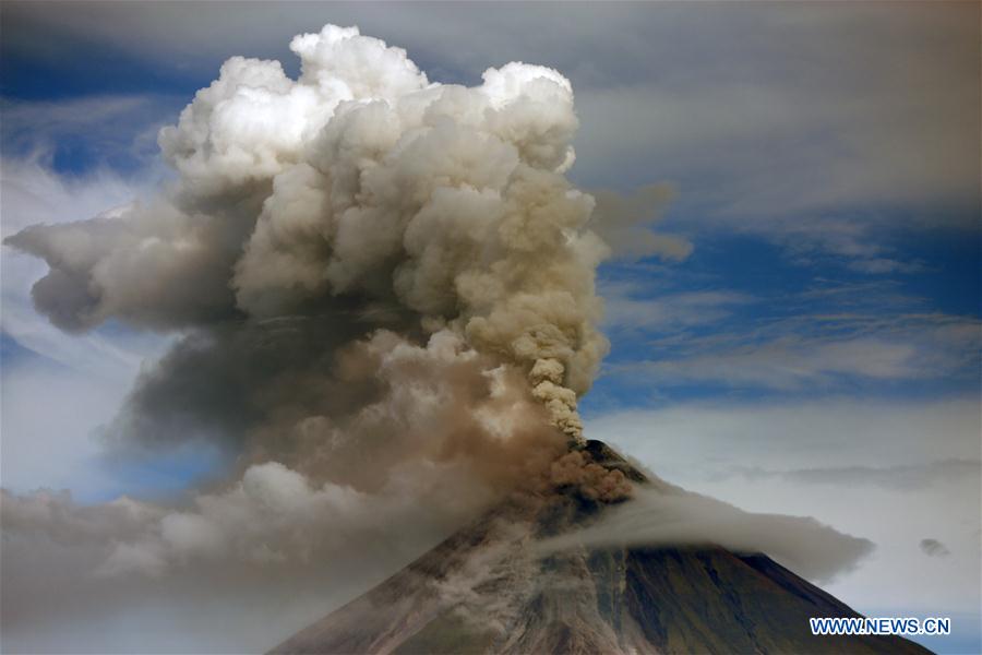 PHILIPPINES-ALBAY-VOLCANO-ERUPTION