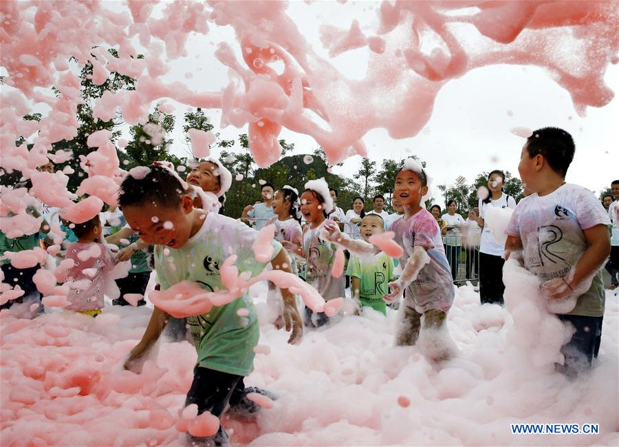  (MOMENTS FOREVER) CHINA-INT'L CHILDREN'S DAY-ENTERTAINMENT-EVOLUTION (CN)