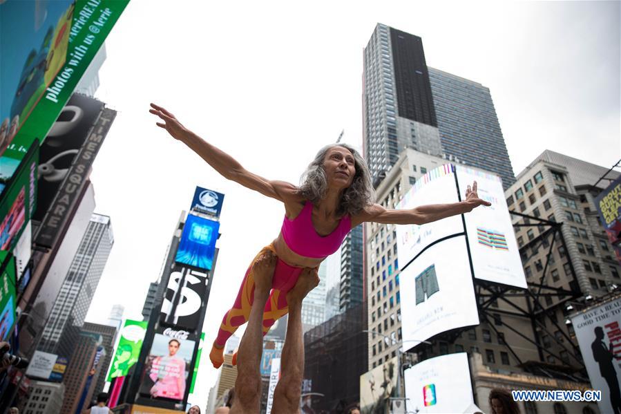 U.S.-NEW YORK-TIMES SQUARE-YOGA