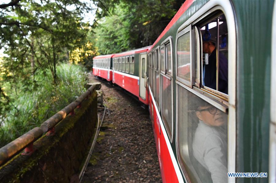 CHINA-ALI MOUNTAIN-TRAIN-TOURISM (CN)