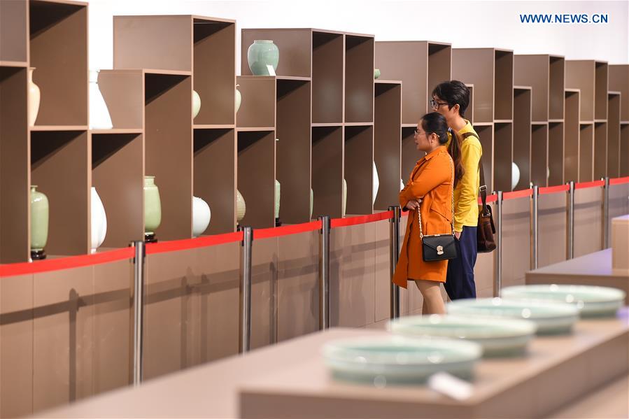 CHINA-HAINAN-HAIKOU-CELADON PORCELAIN-EXHIBITION (CN)