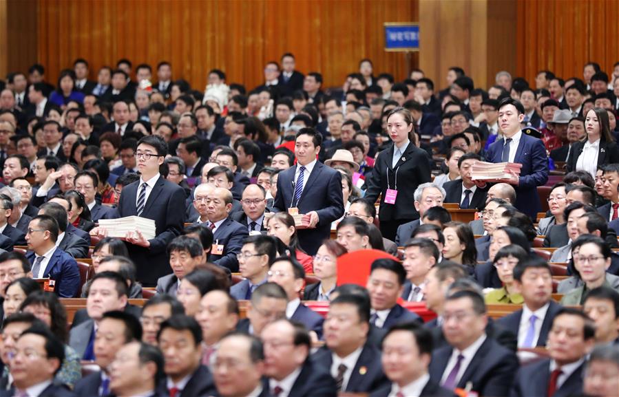 （两会）（5）十三届全国人大一次会议举行第五次全体会议