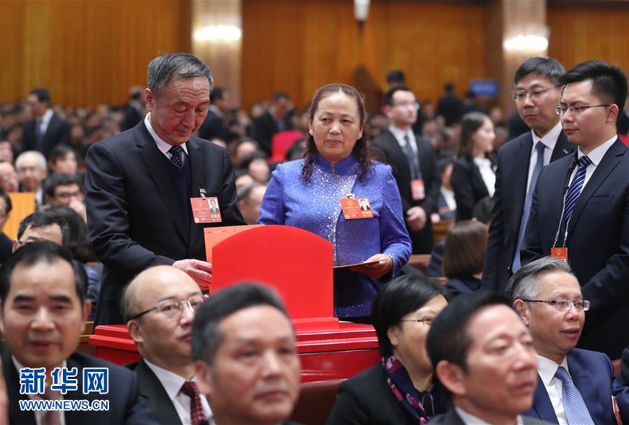 （两会）（9）十三届全国人大一次会议举行第六次全体会议