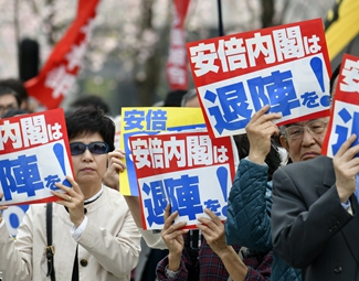 麻烦重重 安倍难逃“森友劫”？